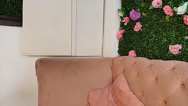 julieta aguilar1 online show from November 4, 2025, 8:08 pm