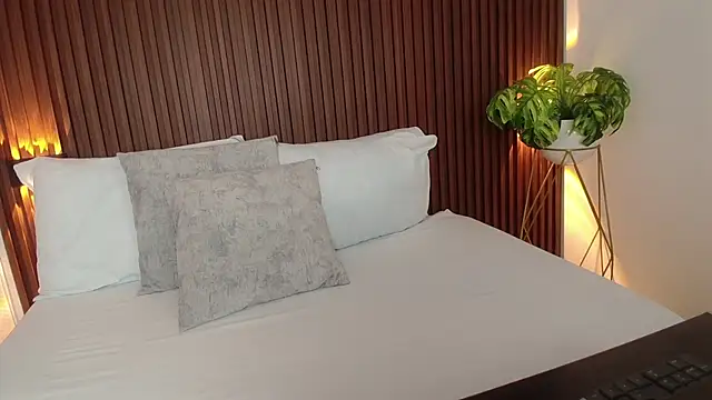 lindaa natashaa online show from December 2, 2024, 3:14 pm