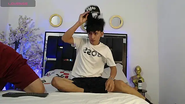 Snapshot of Valerio_22 chatting on October 22, 2025, 1:06 am Valerio 22 online show from October 22, 2025, 1:06 am