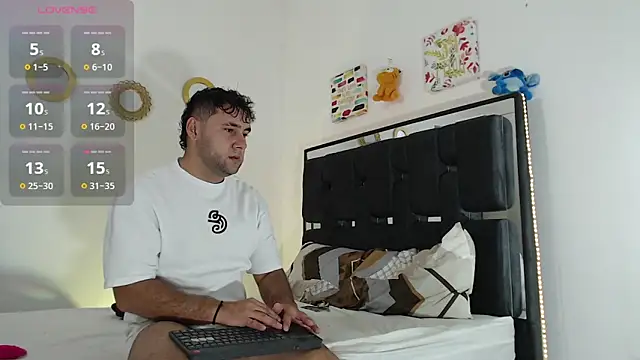 Snapshot of Valerio_22 chatting on November 30, 2025, 10:58 pm Valerio 22 online show from November 30, 2025, 10:58 pm