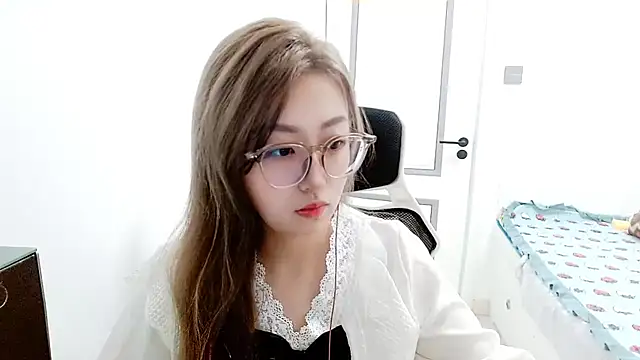 zhenzhen999 online show from November 12, 2025, 3:29 am