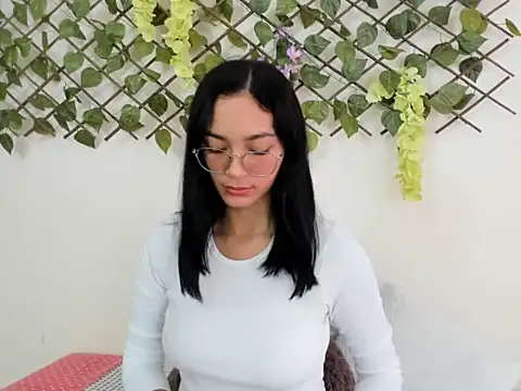 ASIAM BRUNET online show from October 8, 2025, 2:25 pm