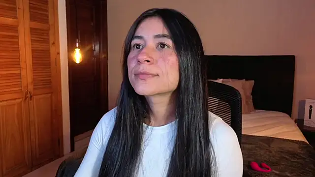 ChloeTurner  online show from April 6, 2026, 8:21 pm