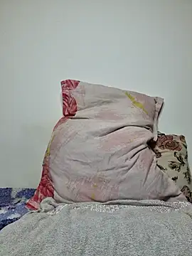 Snapshot of roxi_katty chatting on August 8, 2026, 4:25 am roxi katty online show from August 8, 2026, 4:25 am
