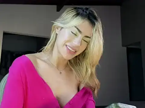 Snapshot of greyslopez chatting on February 21, 2025, 6:18 am greyslopez online show from February 21, 2025, 6:18 am