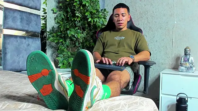 Snapshot of marc_ginale chatting on October 1, 2025, 11:55 pm marc ginale online show from October 1, 2025, 11:55 pm