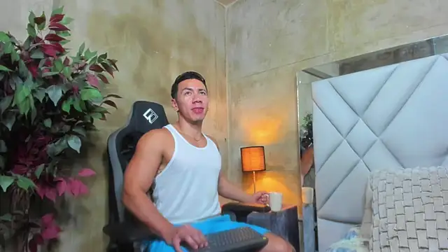 Snapshot of marc_ginale chatting on October 14, 2025, 12:00 am marc ginale online show from October 14, 2025, 12:00 am