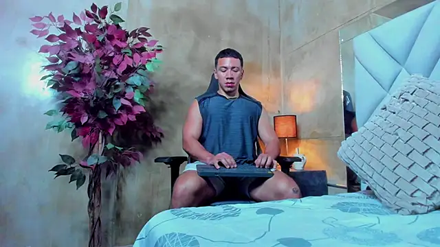 Snapshot of marc_ginale chatting on October 28, 2025, 1:20 am marc ginale online show from October 28, 2025, 1:20 am