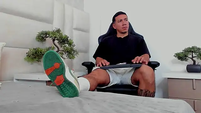 Snapshot of marc_ginale chatting on November 9, 2025, 5:33 pm marc ginale online show from November 9, 2025, 5:33 pm