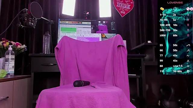 Snapshot of Raissa_sky26 chatting on December 27, 2024, 5:42 am Raissa sky26 online show from December 27, 2024, 5:42 am