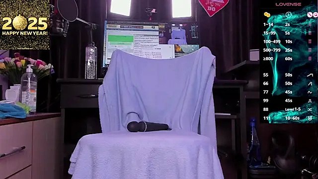 Snapshot of Raissa_sky26 chatting on January 3, 2025, 2:43 am Raissa sky26 online show from January 3, 2025, 2:43 am