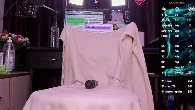 Snapshot of Raissa_sky26 chatting on January 9, 2025, 8:34 am Raissa sky26 online show from January 9, 2025, 8:34 am