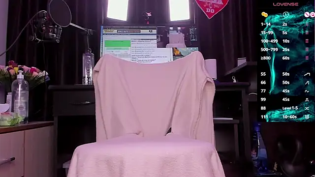 Snapshot of Raissa_sky26 chatting on January 13, 2025, 2:39 am Raissa sky26 online show from January 13, 2025, 2:39 am