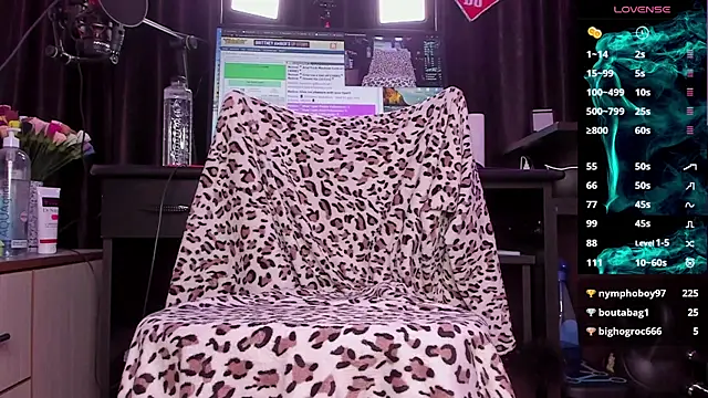 Snapshot of Raissa_sky26 chatting on January 19, 2025, 8:39 am Raissa sky26 online show from January 19, 2025, 8:39 am