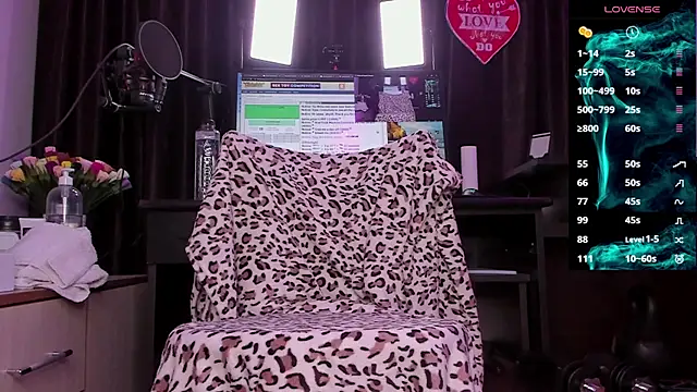 Snapshot of Raissa_sky26 chatting on February 12, 2025, 3:40 am Raissa sky26 online show from February 12, 2025, 3:40 am