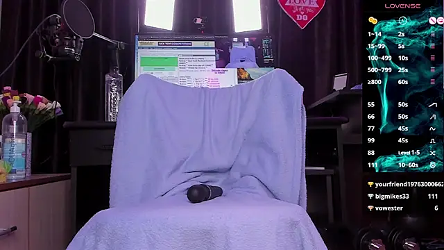 Snapshot of Raissa_sky26 chatting on February 12, 2025, 6:51 am Raissa sky26 online show from February 12, 2025, 6:51 am