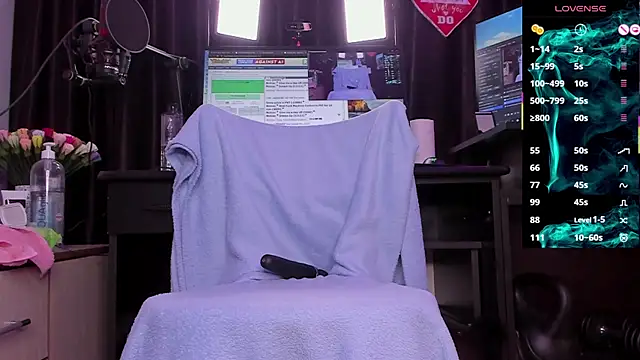 Snapshot of Raissa_sky26 chatting on March 1, 2025, 3:43 am Raissa sky26 online show from March 1, 2025, 3:43 am