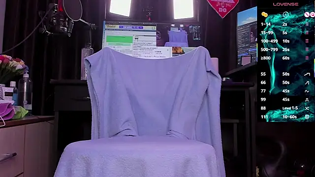 Snapshot of Raissa_sky26 chatting on March 7, 2025, 3:40 am Raissa sky26 online show from March 7, 2025, 3:40 am