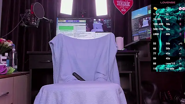 Snapshot of Raissa_sky26 chatting on March 8, 2025, 3:39 am Raissa sky26 online show from March 8, 2025, 3:39 am