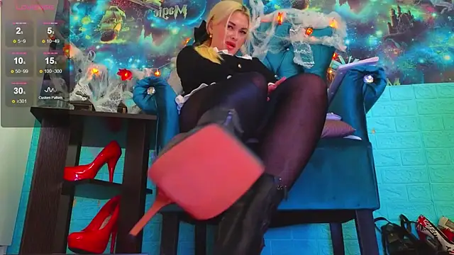 Snapshot of Snow_Goddess chatting on October 24, 2025, 4:31 am Snow Goddess online show from October 24, 2025, 4:31 am