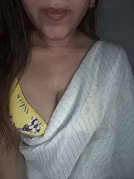 aRiNaAh online show from February 5, 2025, 5:53 pm