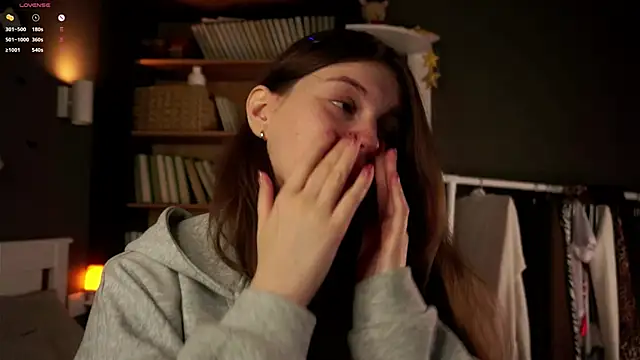 Snapshot of DarylBarks chatting on November 9, 2025, 1:04 am DarylBarks online show from November 9, 2025, 1:04 am