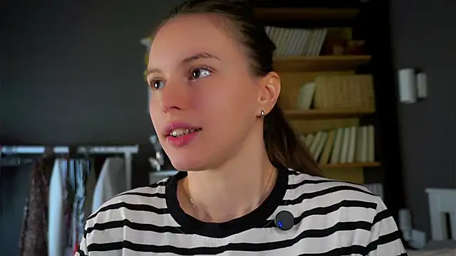 Snapshot of DarylBarks chatting on November 26, 2025, 1:39 am DarylBarks online show from November 26, 2025, 1:39 am