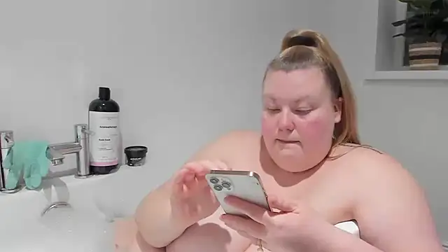 Snapshot of Busty-BBW-Emilie chatting on March 5, 2025, 7:49 pm Busty-BBW-Emilie online show from March 5, 2025, 7:49 pm