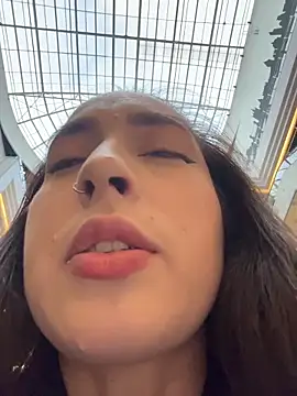 Holly Play online show from October 20, 2025, 1:11 pm