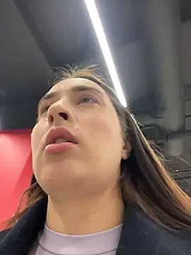 Holly Play online show from November 16, 2025, 12:11 pm