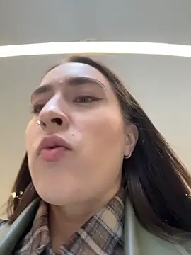 Holly Play online show from March 28, 2026, 12:05 pm