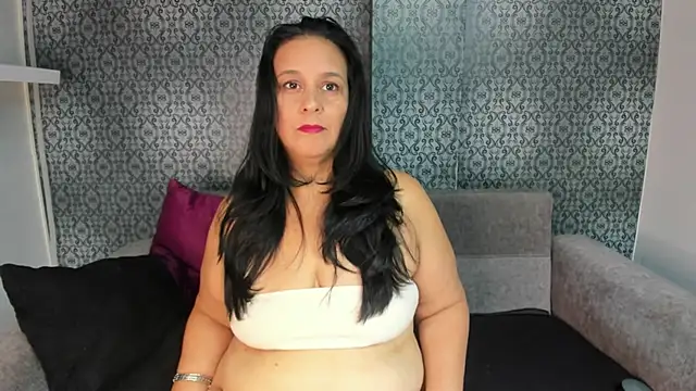 Snapshot of Sharllot_bbw chatting on December 6, 2024, 10:52 pm Sharllot bbw online show from December 6, 2024, 10:52 pm