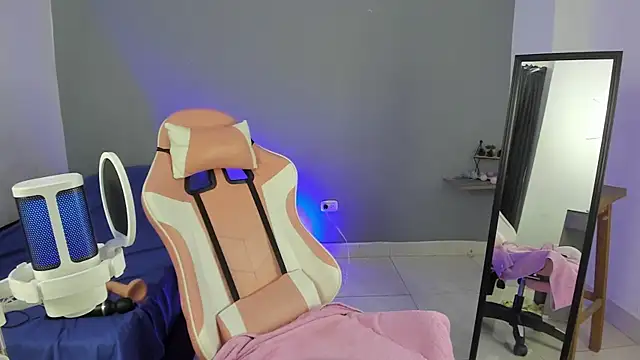 nicol jone1 online show from January 28, 2025, 10:23 am