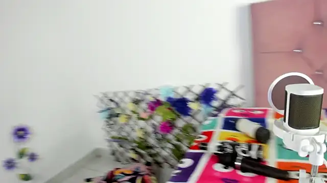 nicol jone1 online show from March 21, 2025, 10:28 pm