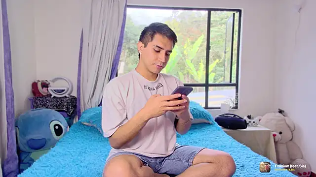 Chris Maddox online show from December 19, 2025, 9:33 pm