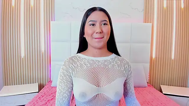 Iris Thompson  online show from October 19, 2025, 4:35 am