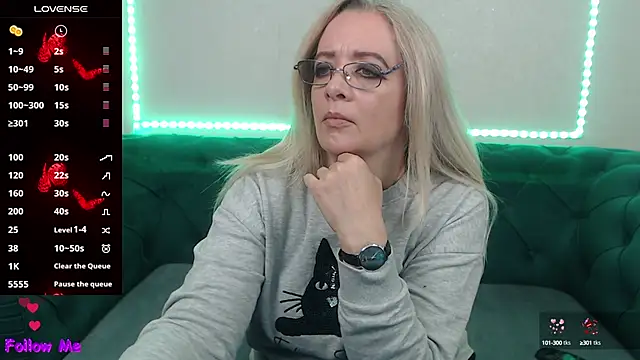 IvanaCharm online show from October 3, 2025, 3:25 am