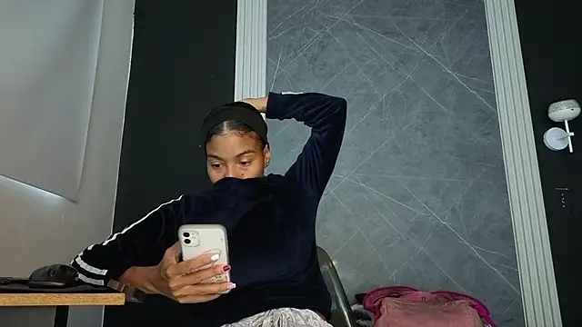 YummyDuooo online show from October 1, 2025, 12:11 pm