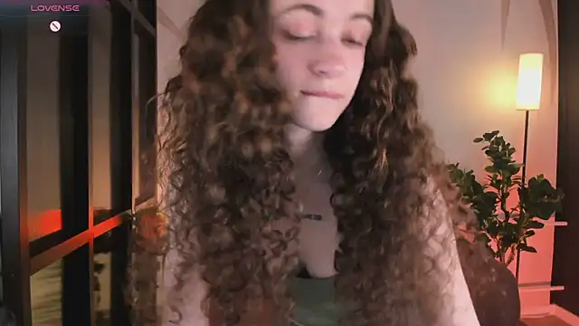 Snapshot of Curly_Moon chatting on July 1, 2026, 1:45 pm Curly Moon online show from July 1, 2026, 1:45 pm