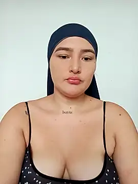 Snapshot of Celeste_camila18 chatting on November 18, 2025, 2:32 pm Celeste camila18 online show from November 18, 2025, 2:32 pm