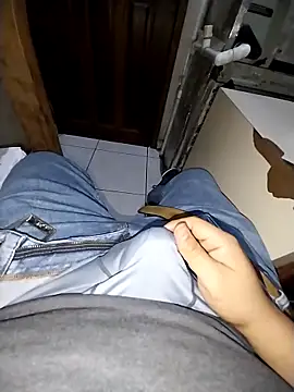 Whiper2024 online show from December 19, 2025, 6:37 pm