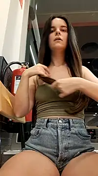 Snapshot of RaonXO chatting on January 9, 2025, 6:36 pm RaonXO online show from January 9, 2025, 6:36 pm