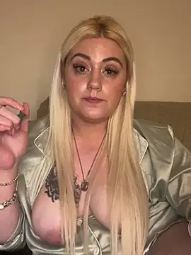 Snapshot of Blondiee3088 chatting on February 12, 2025, 9:01 pm Blondiee3088 online show from February 12, 2025, 9:01 pm