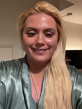 Snapshot of Blondiee3088 chatting on February 19, 2025, 8:41 pm Blondiee3088 online show from February 19, 2025, 8:41 pm