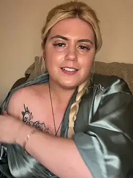 Snapshot of Blondiee3088 chatting on February 25, 2025, 11:44 pm Blondiee3088 online show from February 25, 2025, 11:44 pm