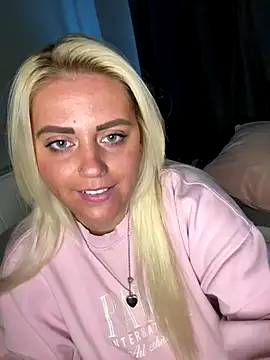 Blondiee3088 online show from October 29, 2025, 3:14 pm