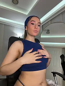 Snapshot of nicollefiorett chatting on October 31, 2025, 10:44 pm nicollefiorett online show from October 31, 2025, 10:44 pm