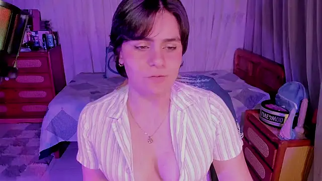 isabelacooperr online show from June 9, 2026, 6:03 am