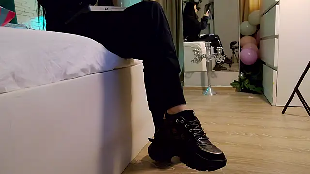 FeetVibe online show from December 5, 2025, 8:23 am