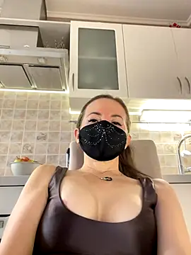 MilfeaN online show from November 5, 2025, 8:14 am